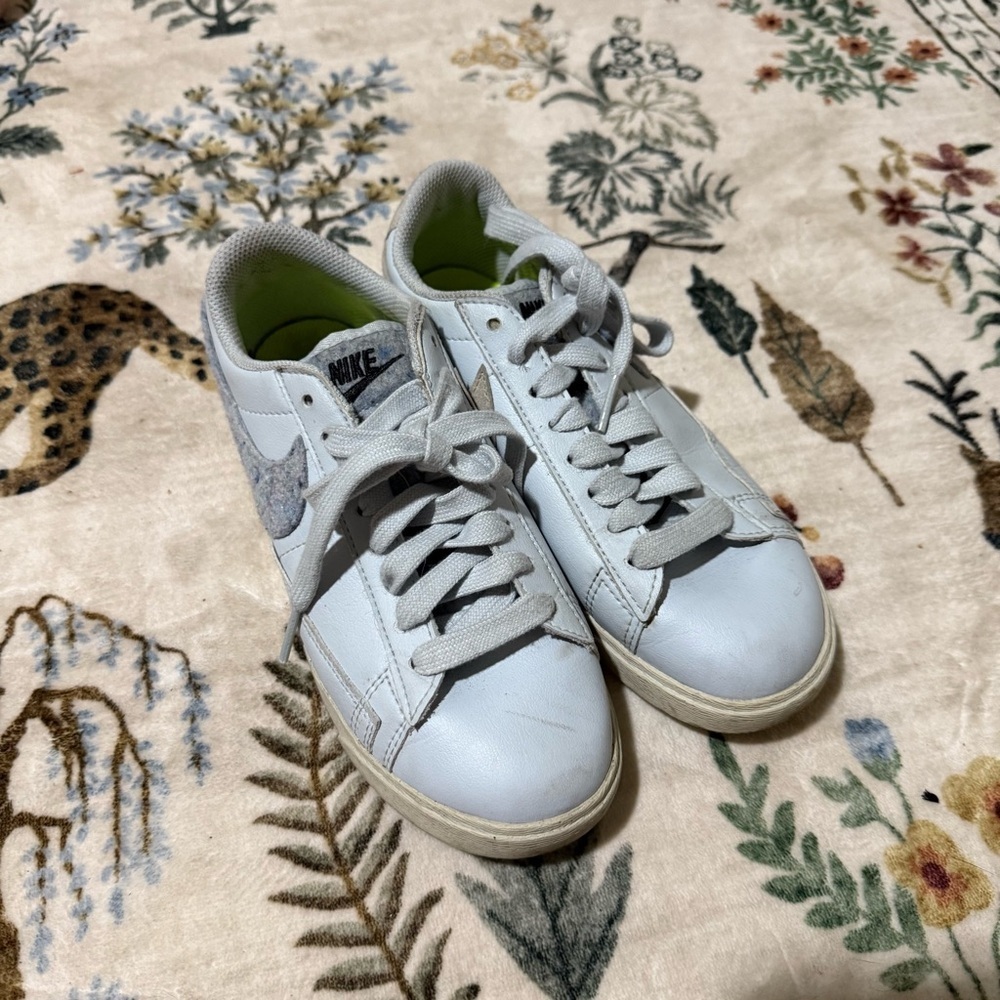 Nike Women's 6 Blazer Low SE Recycled Wool Light Armory Blue - Picture 2 of 6